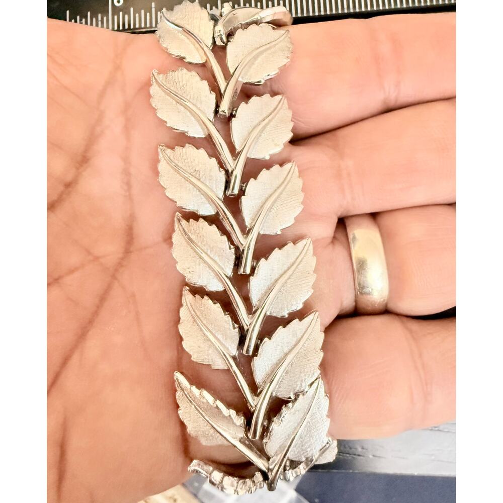 Vintage Trifari Silver Tone Leaf Link Bracelet 6.5” Unsigned Textured Leaves